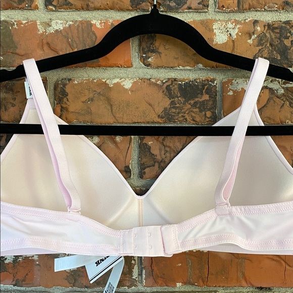 Victoria Secret pink bra size 36C - Picture 4 of 7